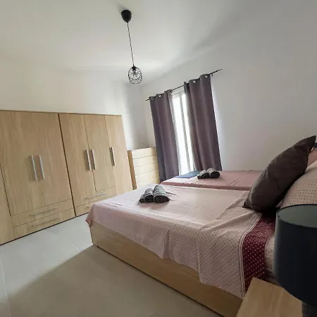 Close To Airport Daire *