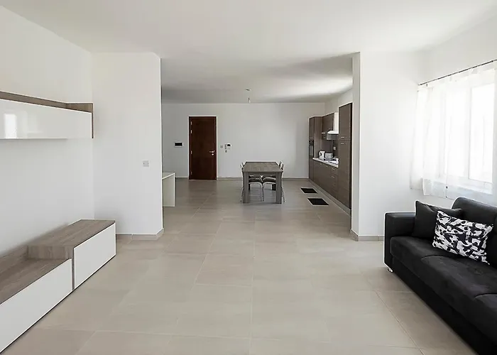 Apartament Close To Airport Żejtun