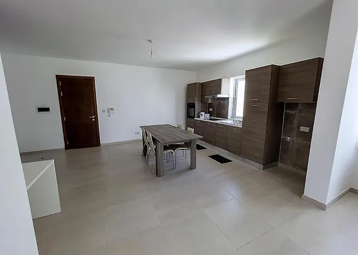 Close To Airport Apartament