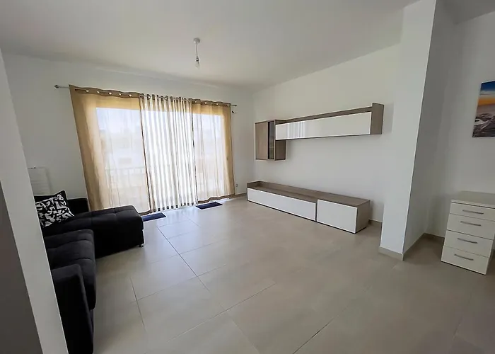 Close To Airport Żejtun