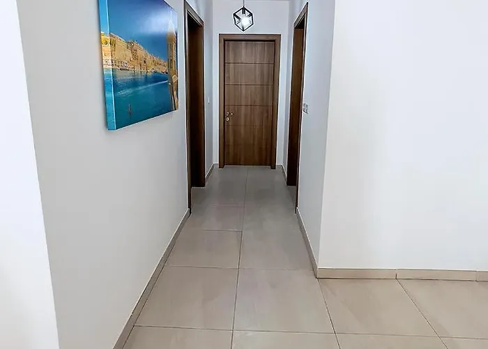 Close To Airport Apartament