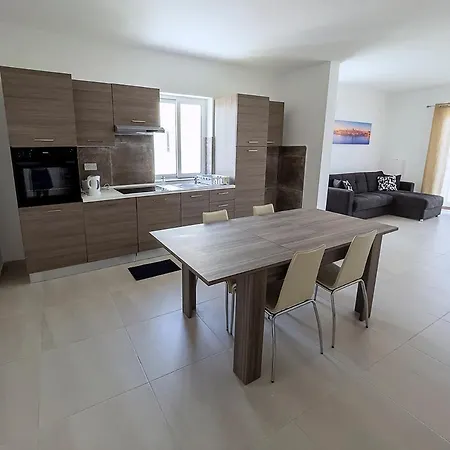 Close To Airport アパート