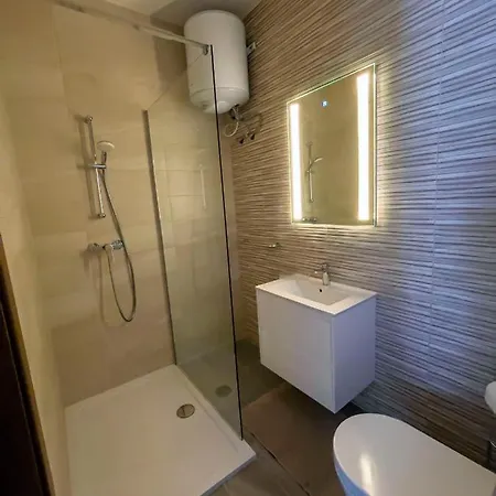 Lägenhet Close To Airport Żejtun