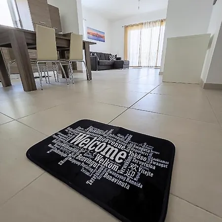 Close To Airport アパート *