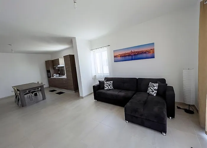 Apartamento Close To Airport Żejtun